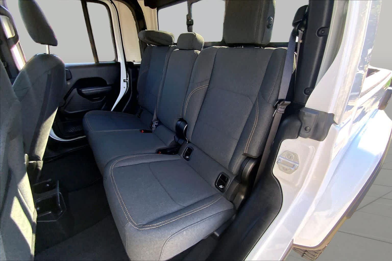 Used 2025 Jeep Gladiator Sport AWD/4WD image 19