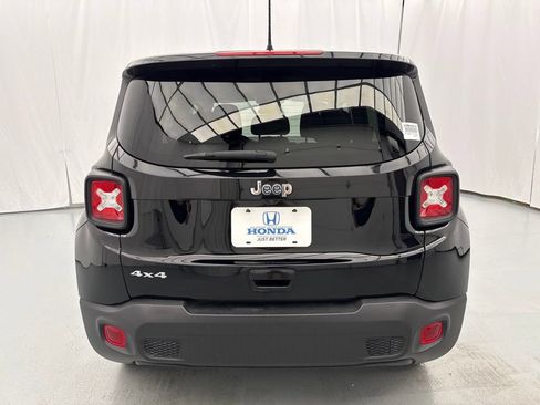 Used 2023 Jeep Renegade Latitude AWD/4WD image 8