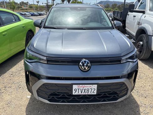 Used 2025 Volkswagen Taos SE image 2