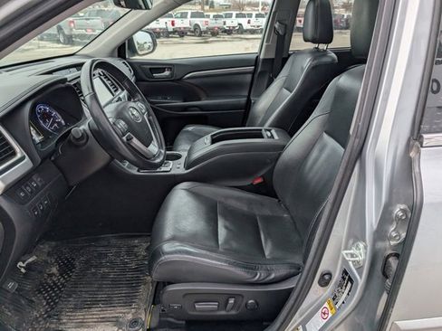 Used 2018 Toyota Highlander Limited Platinum image 2