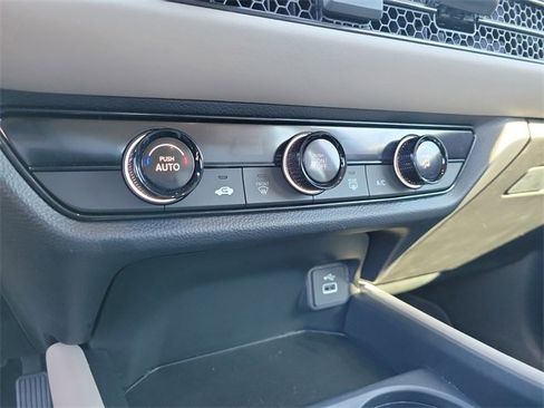 Certified 2025 Honda HR-V LX image 28