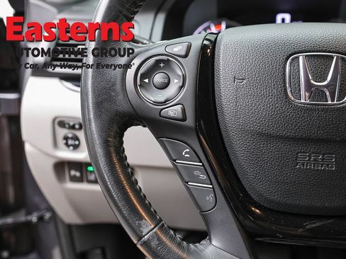 Used 2016 Honda Pilot Touring image 16