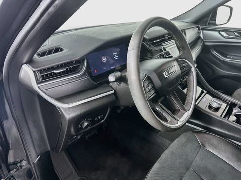 Used 2023 Jeep Grand Cherokee Altitude AWD/4WD image 9