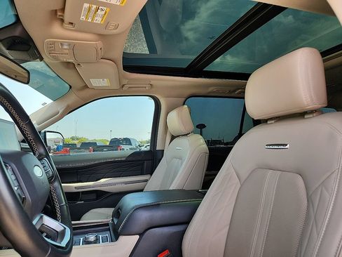 Used 2023 Ford Expedition Platinum AWD/4WD image 7