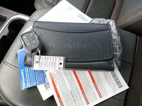 Used 2022 GMC Sierra 2500 Denali w/ Denali Ultimate Package image 27