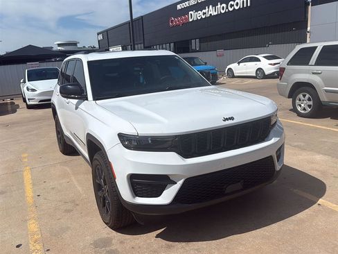 Used 2024 Jeep Grand Cherokee Altitude AWD/4WD image 1