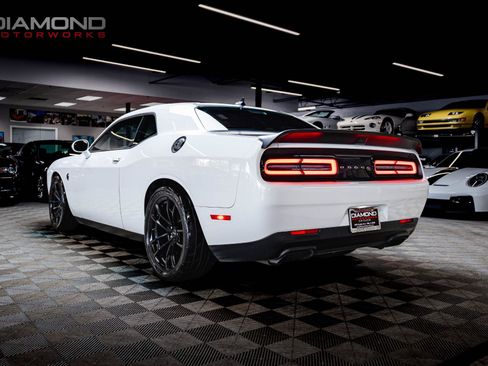 Used 2023 Dodge Challenger SRT Hellcat RWD image 2