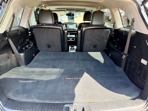 Used 2016 Toyota Highlander Limited image 17