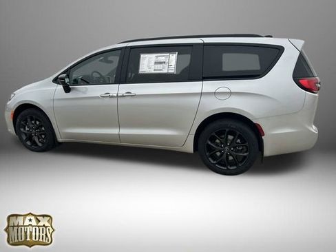 New 2026 Chrysler Pacifica Select w/ S Appearance Package image 5