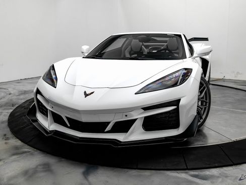 Used 2025 Chevrolet Corvette Z06 w/ Z07 Performance Package image 4