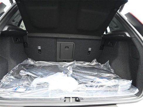 New 2026 Volvo XC40 B5 Core w/ Climate Package image 28