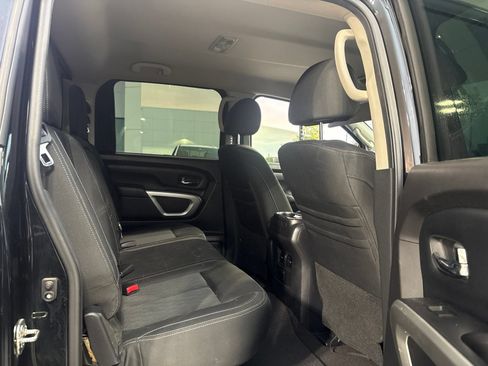 Used 2017 Nissan Titan SV RWD image 10