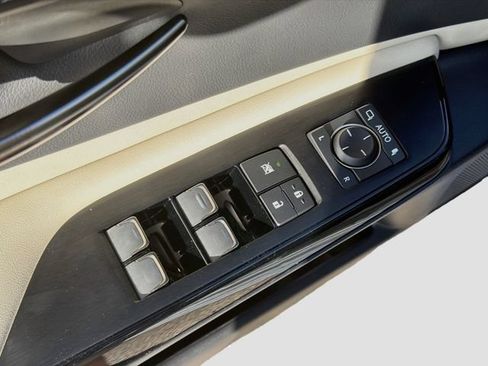 Used 2025 Lexus ES 350 w/ Premium Package FWD image 22