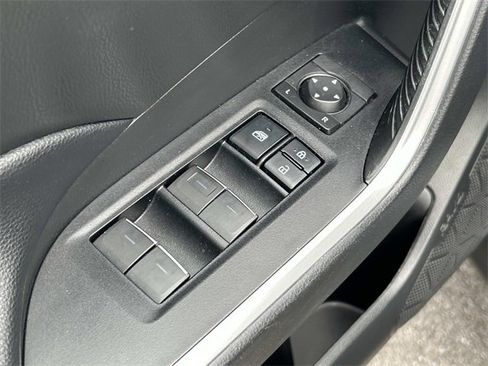 Used 2022 Toyota RAV4 XLE image 31