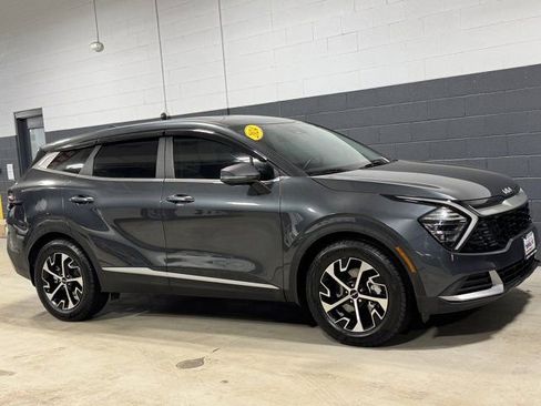 Used 2024 Kia Sportage EX image 4