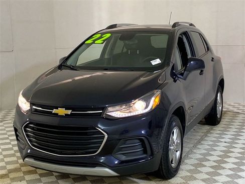 Used 2022 Chevrolet Trax LT w/ LT Convenience Package image 20