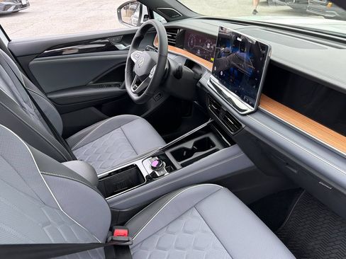 New 2026 Volkswagen Tiguan SEL R-Line AWD/4WD image 21