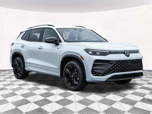 New 2026 Volkswagen Tiguan SE R-Line image 13