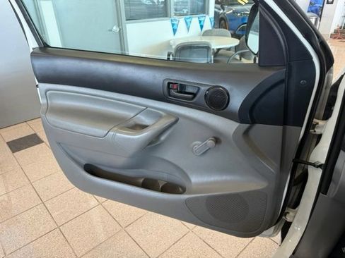 Used 2014 Toyota Tacoma 2WD Regular Cab image 18