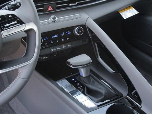 Certified 2025 Hyundai Elantra SEL image 9