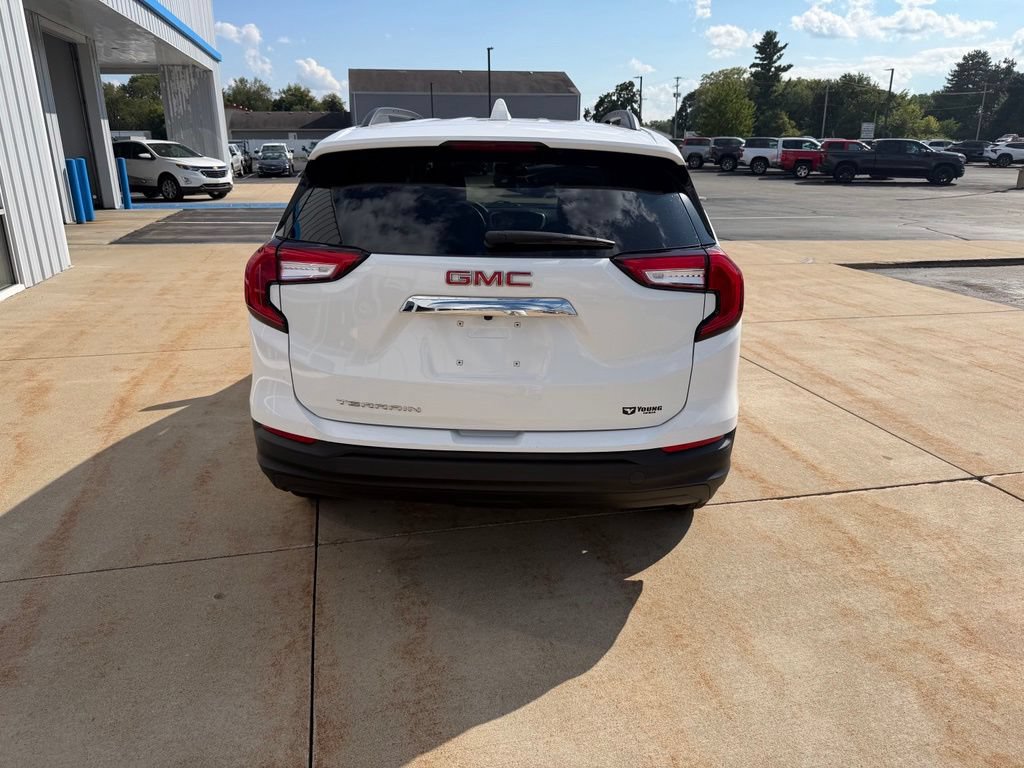 Used 2022 GMC Terrain SLE w/ Driver Convenience Package FWD image 4