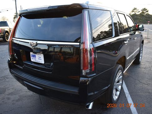 Used 2018 Cadillac Escalade Premium Luxury image 6