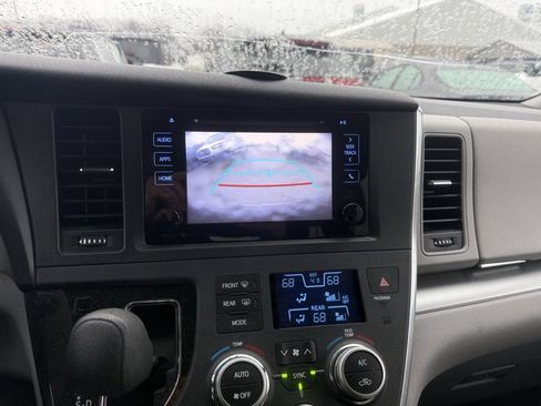Used 2017 Toyota Sienna LE image 14