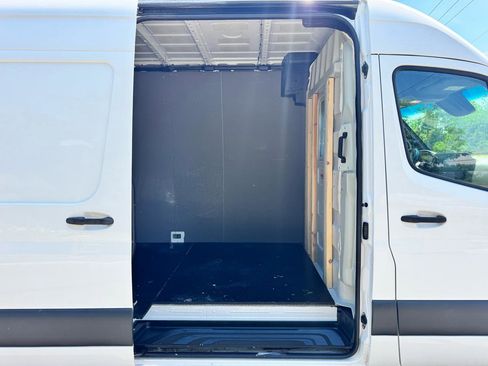 Used 2022 Mercedes-Benz Sprinter 2500 image 17