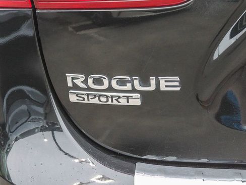Used 2019 Nissan Rogue Sport SL FWD image 12
