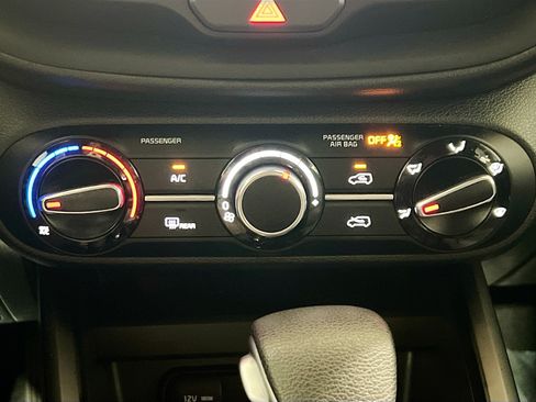 Used 2023 Kia Soul LX w/ LX Technology Package FWD image 11