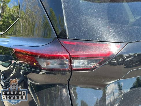 Used 2024 Nissan Rogue SL AWD/4WD image 12