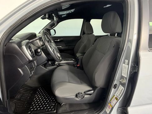 Used 2018 Toyota Tacoma TRD Sport AWD/4WD image 29