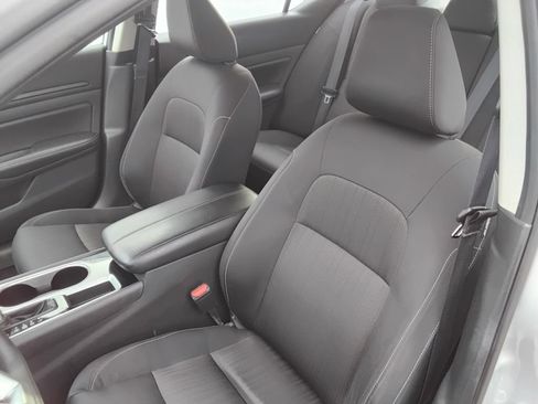 Used 2024 Nissan Altima 2.5 SV FWD image 7
