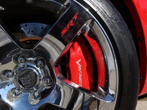 Used 2005 Dodge Viper SRT-10 image 2