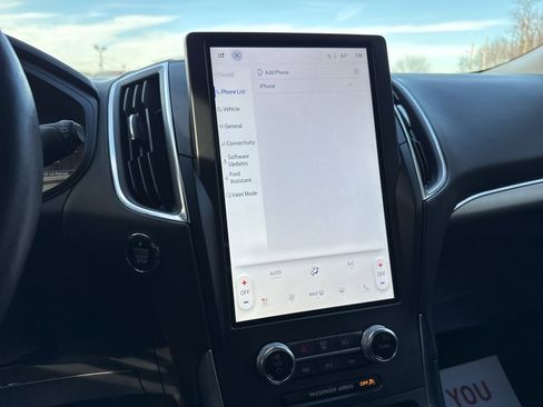 Used 2024 Ford Edge Titanium image 27