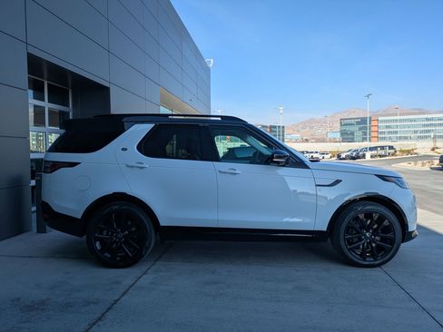 New 2026 Land Rover Discovery Limited Edition image 4