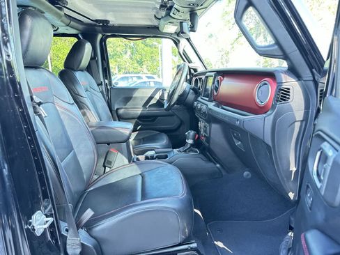 Used 2018 Jeep Wrangler Unlimited Rubicon AWD/4WD image 16