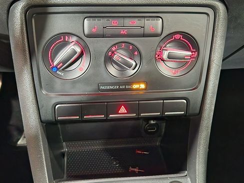 Used 2013 Volkswagen Beetle 2.0T image 37