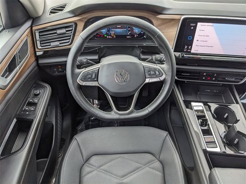 Certified 2024 Volkswagen Atlas SE image 16