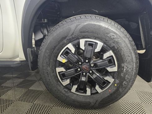 Used 2022 Nissan Frontier PRO-4X image 17