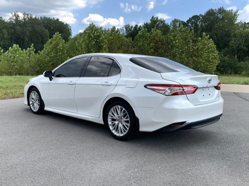 Used 2018 Toyota Camry image 5