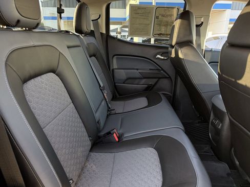 Used 2018 Chevrolet Colorado Z71 w/ Z71 Midnight Edition image 23