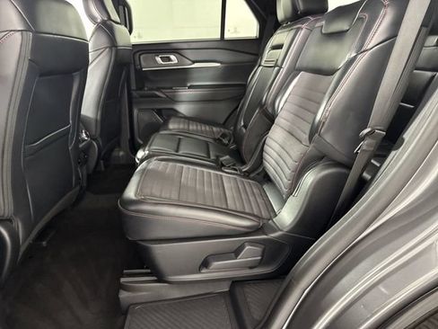 Used 2025 Ford Explorer ST-Line w/ ST-Line Street Pack AWD/4WD image 21