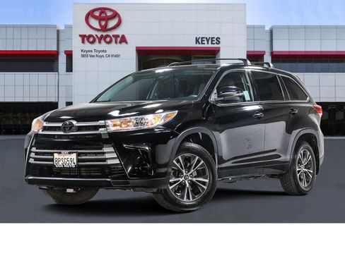 Used 2018 Toyota Highlander LE w/ Carpet Mat Package (TMS) FWD image 1
