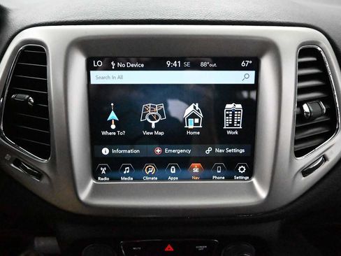 Used 2017 Jeep Compass Latitude w/ Popular Equipment Group AWD/4WD image 18