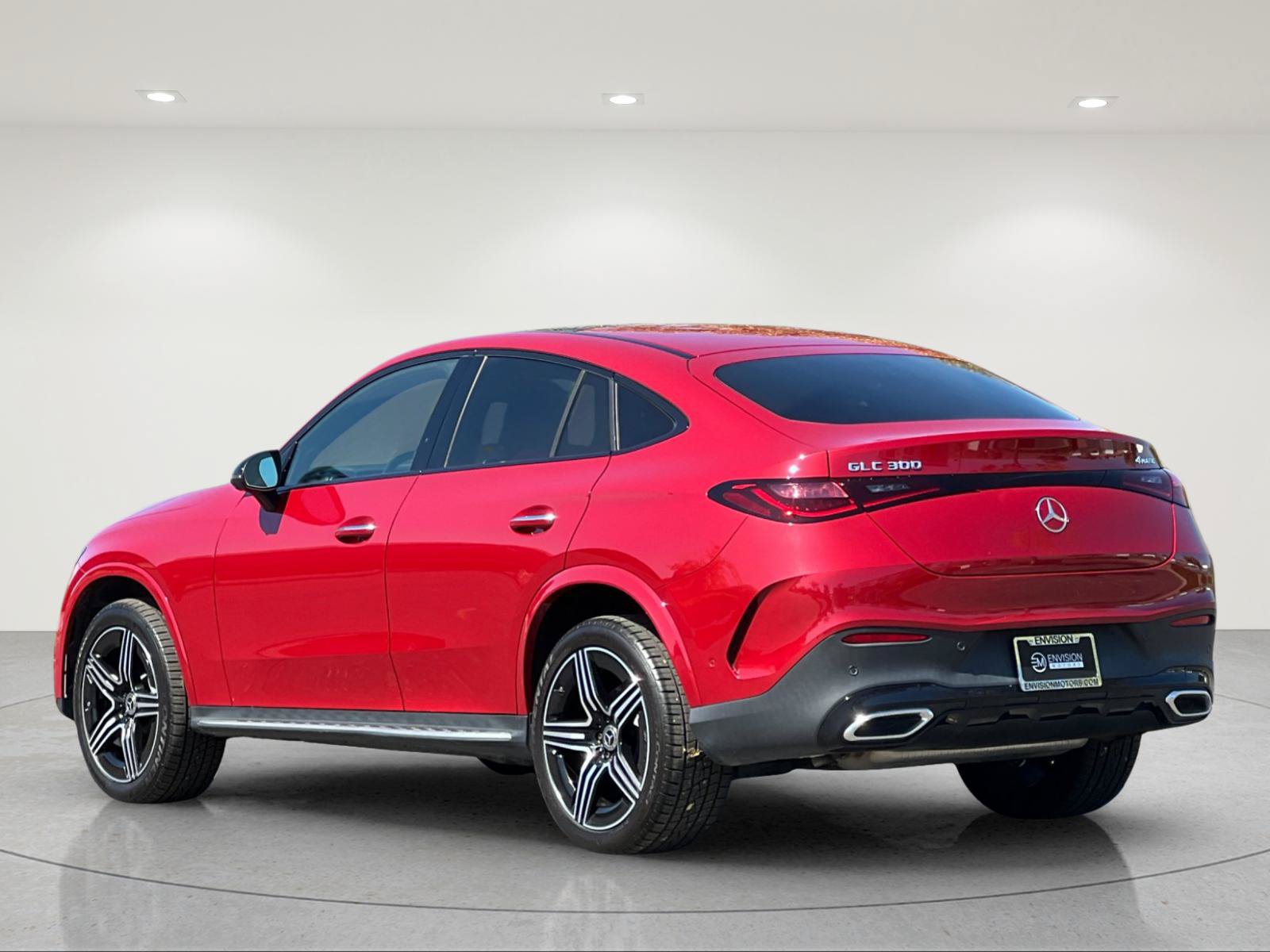 Used 2024 Mercedes-Benz GLC 300 4MATIC image 3
