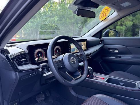 Used 2025 Nissan Kicks SR FWD image 6