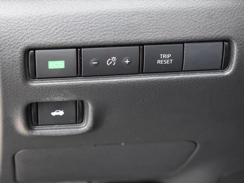 Used 2025 Nissan Sentra SR FWD image 24