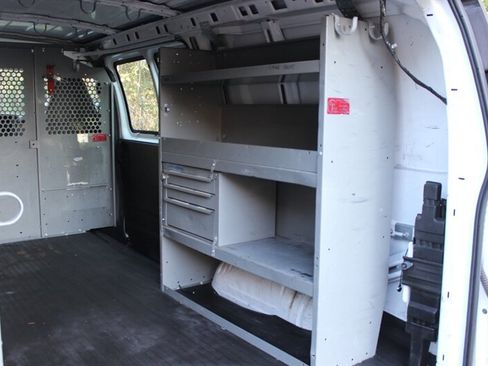 Used 2007 Chevrolet Express 1500 AWD image 14