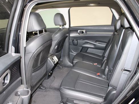 Used 2023 Kia Sorento S w/ Panoramic Sunroof Package image 17